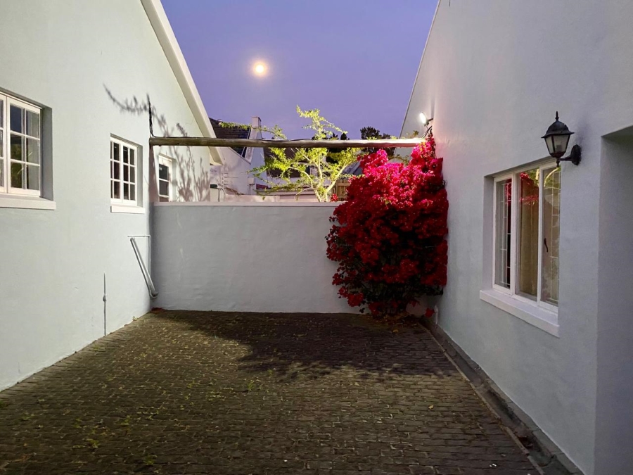 To Let 5 Bedroom Property for Rent in Constantia Western Cape